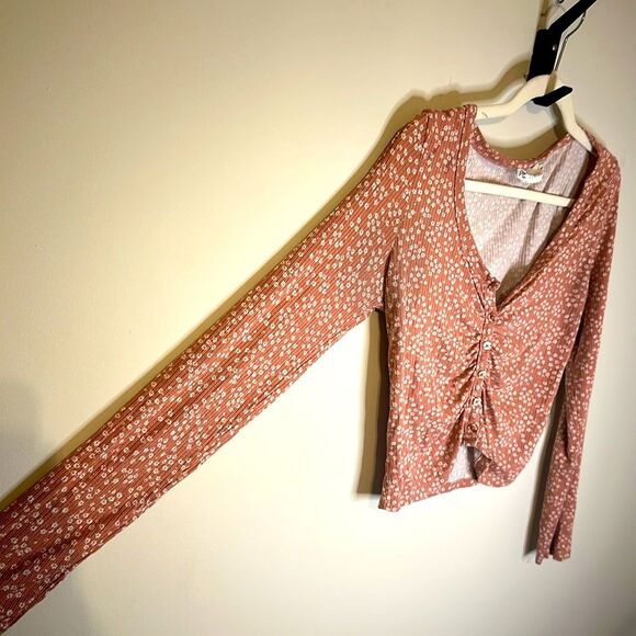 Long Sleeve Pink Floral Button Down Crop Top Large Pink Rose Stretchy - Picture 2 of 4